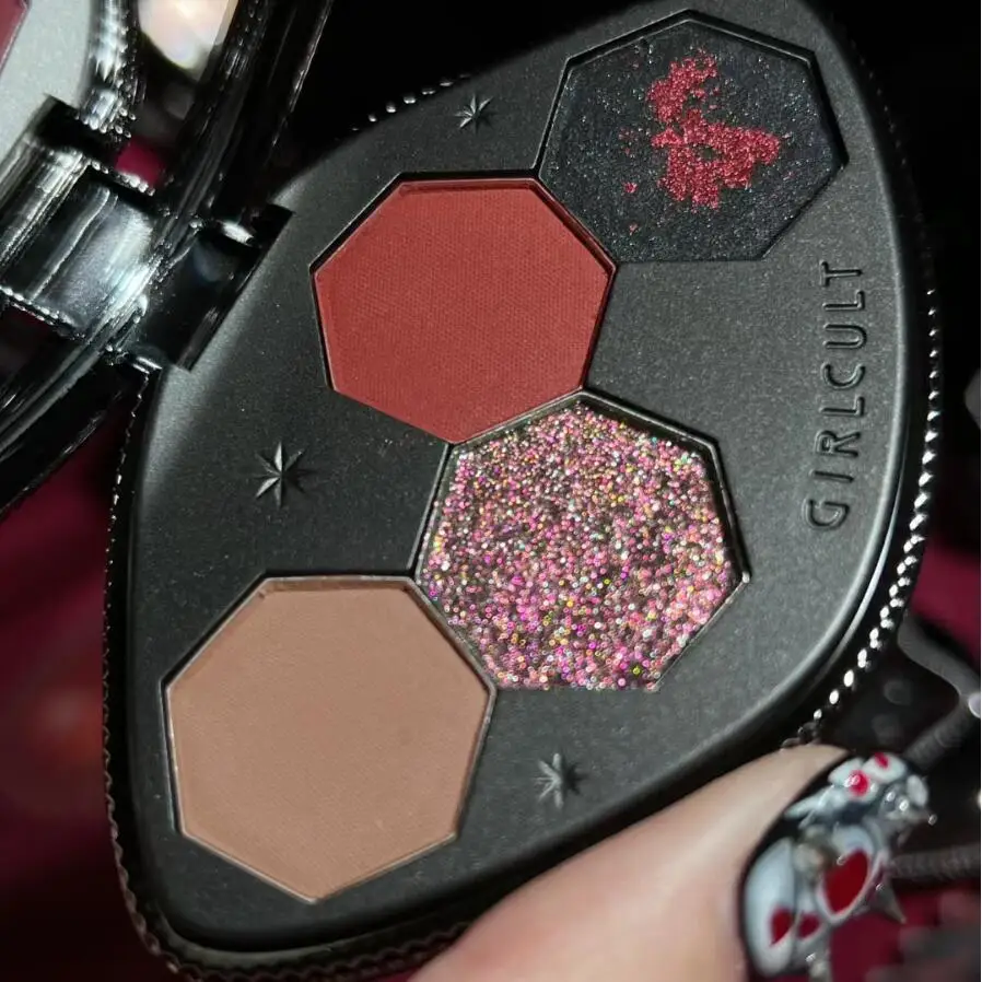 Girlcult 4 Color Eyeshadow Pal - Beauty Book Makeup Kit recension och pris